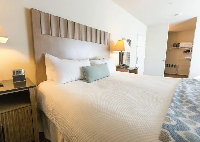 Cambria Landing Inn And Suites